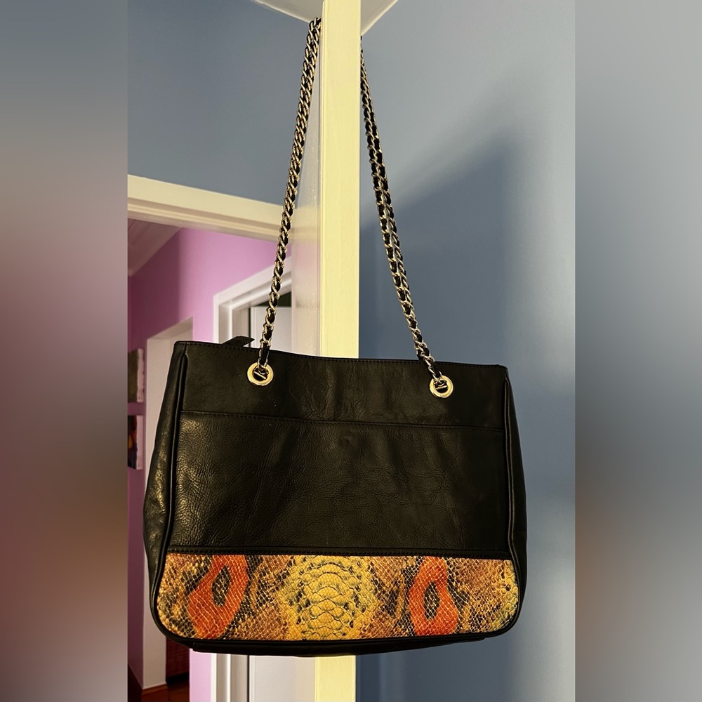 Tre Vero Black Shoulder Bag with Gold Chain Handles